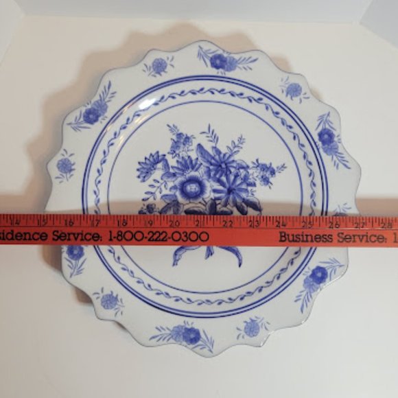 BLUE AND WHITE DECORATIVE PLATE FLORAL WITH BOW SCALLOPED EDGE 12" - Picture 2 of 4